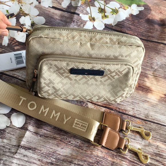 Tommy Hilfiger Handbags - Tommy Hilfiger:Crossbody Wallet.